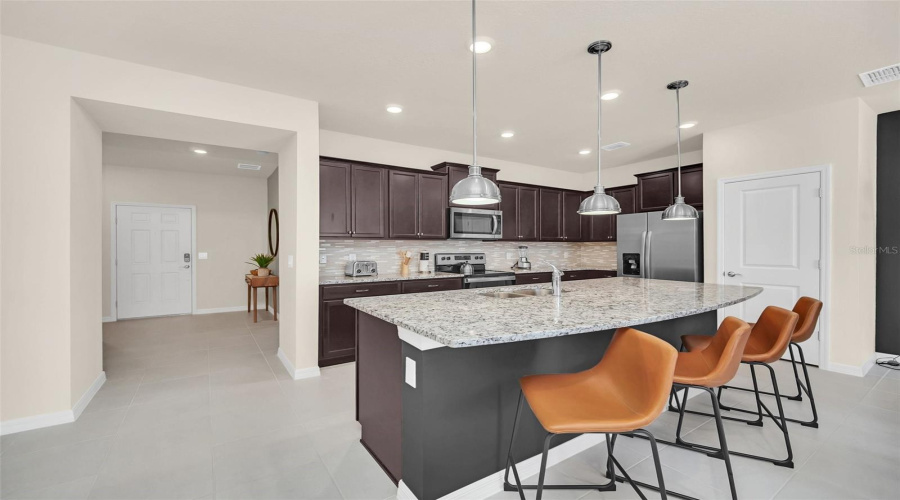 DAVENPORT, Florida 33897, 5 Bedrooms Bedrooms, ,4 BathroomsBathrooms,Residential,For Sale,LANA,0,MFRO6421670