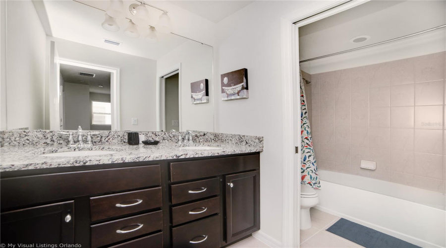 KISSIMMEE, Florida 34747, 5 Bedrooms Bedrooms, ,4 BathroomsBathrooms,Residential,For Sale,SYDNEY,0,MFRO6421749