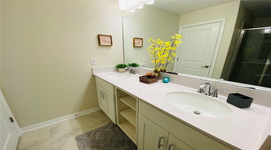 KISSIMMEE, Florida 34746, 2 Bedrooms Bedrooms, ,2 BathroomsBathrooms,Residential,For Sale,PARADOX,0,MFRO6421664