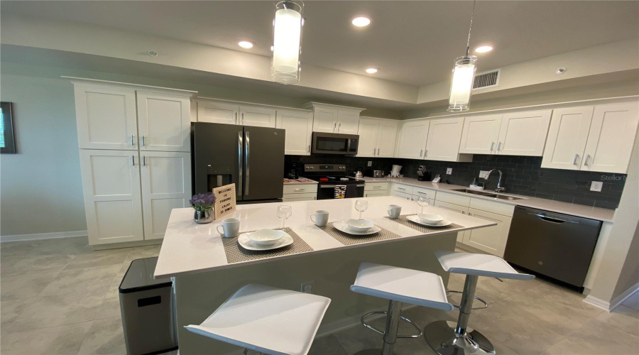 KISSIMMEE, Florida 34746, 2 Bedrooms Bedrooms, ,2 BathroomsBathrooms,Residential,For Sale,PARADOX,0,MFRO6421664