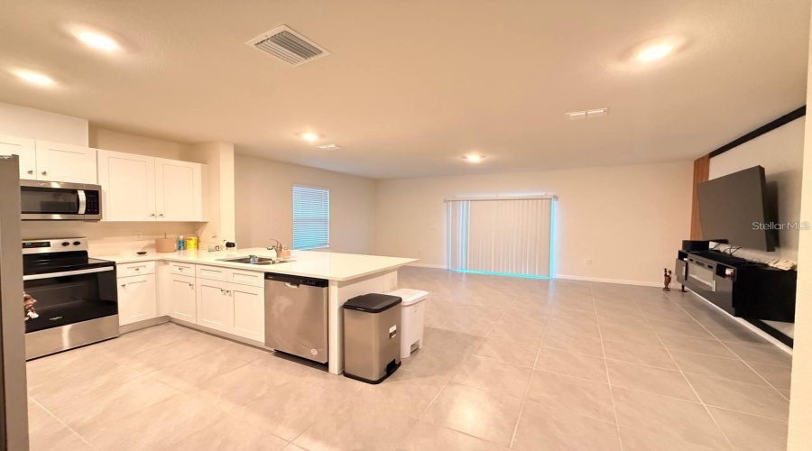 DAVENPORT, Florida 33837, 3 Bedrooms Bedrooms, ,2 BathroomsBathrooms,Residential,For Sale,PENGUIN,0,MFRO6421625