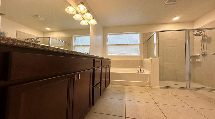 DAVENPORT, Florida 33897, 5 Bedrooms Bedrooms, ,3 BathroomsBathrooms,Residential,For Sale,BELLA VERANO,0,MFRO6421549