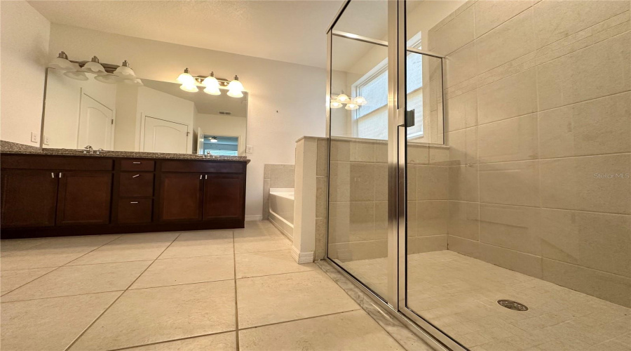 DAVENPORT, Florida 33897, 5 Bedrooms Bedrooms, ,3 BathroomsBathrooms,Residential,For Sale,BELLA VERANO,0,MFRO6421549