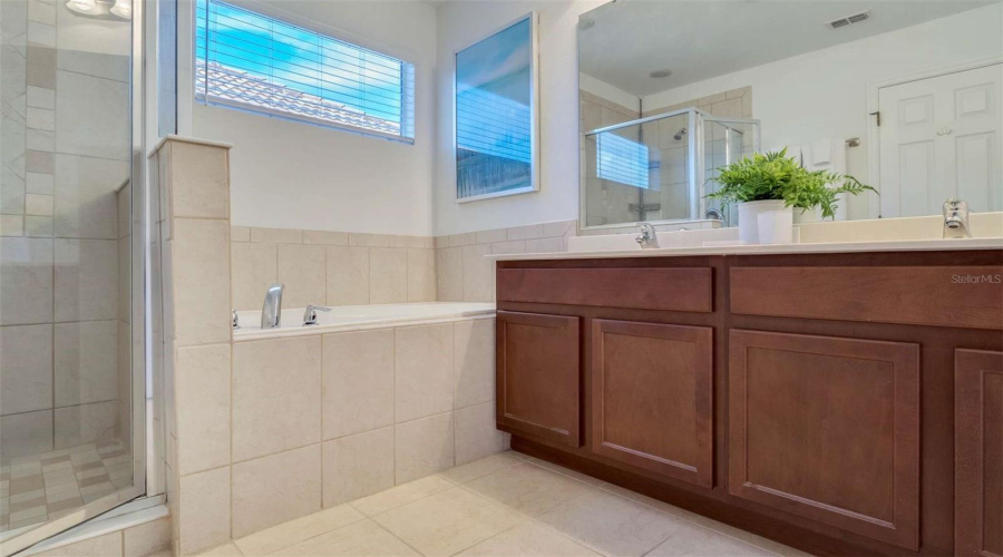 KISSIMMEE, Florida 34746, 6 Bedrooms Bedrooms, ,5 BathroomsBathrooms,Residential,For Sale,LAS FUENTES,0,MFRO6421783