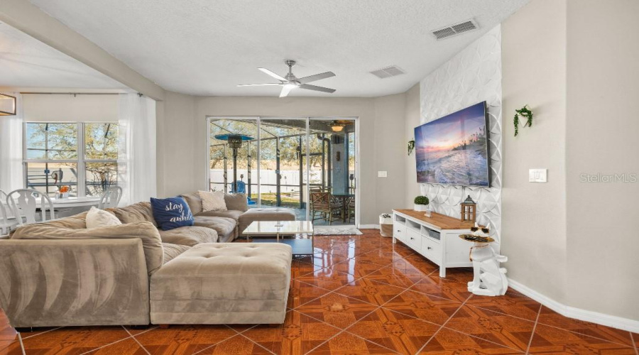 DAVENPORT, Florida 33897, 5 Bedrooms Bedrooms, ,3 BathroomsBathrooms,Residential,For Sale,CORVINA,0,MFRTB8523948