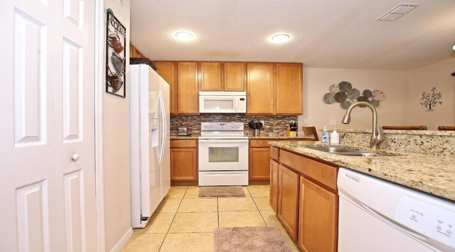 KISSIMMEE, Florida 34746, 4 Bedrooms Bedrooms, ,3 BathroomsBathrooms,Residential,For Sale,SANTOSH,0,MFRO6421204
