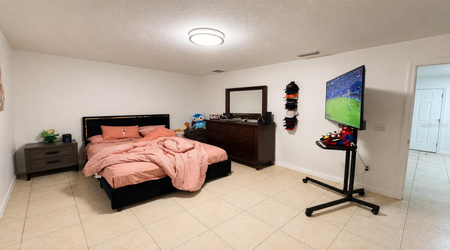 Front Unit, Currently Leased