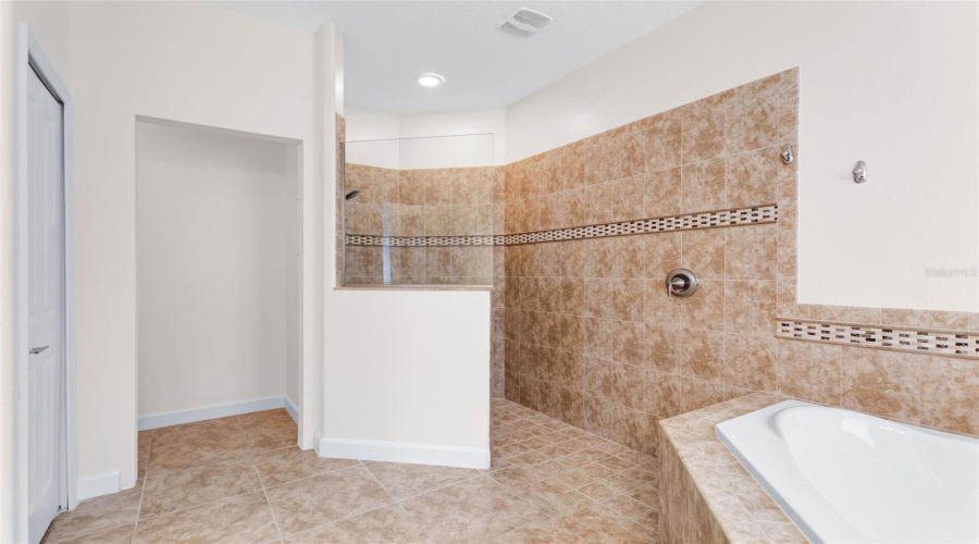 DAVENPORT, Florida 33896, 4 Bedrooms Bedrooms, ,2 BathroomsBathrooms,Residential,For Sale,DOVE VALLEY WAY,0,MFRS5152621