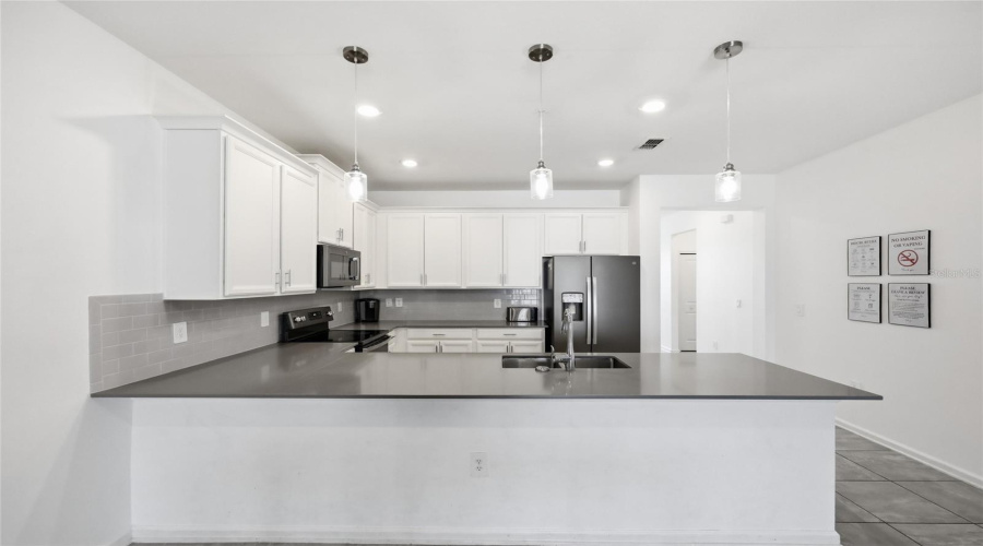 DAVENPORT, Florida 33896, 3 Bedrooms Bedrooms, ,2 BathroomsBathrooms,Residential,For Sale,CABOT CLIFFS,0,MFRO6420334