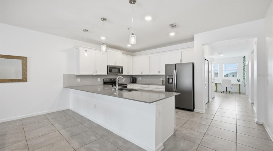 DAVENPORT, Florida 33896, 3 Bedrooms Bedrooms, ,2 BathroomsBathrooms,Residential,For Sale,CABOT CLIFFS,0,MFRO6420334