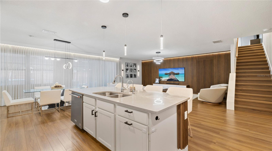 ORLANDO, Florida 32836, 5 Bedrooms Bedrooms, ,4 BathroomsBathrooms,Residential,For Sale,ROYAL ESTATES,0,MFRO6421398