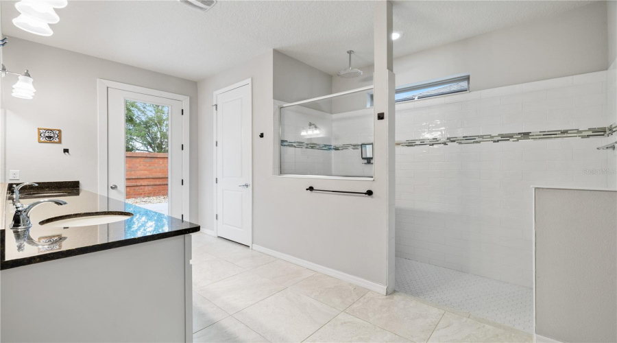 ORLANDO, Florida 32836, 5 Bedrooms Bedrooms, ,4 BathroomsBathrooms,Residential,For Sale,ROYAL ESTATES,0,MFRO6421398