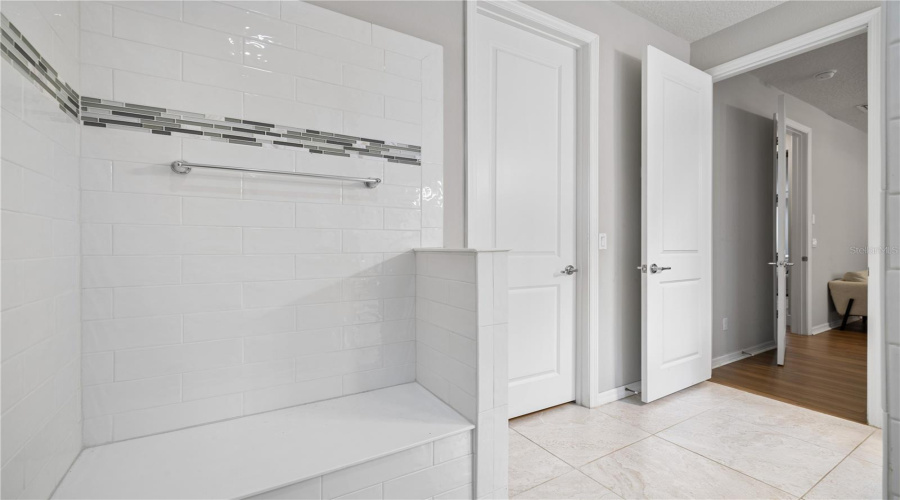 ORLANDO, Florida 32836, 5 Bedrooms Bedrooms, ,4 BathroomsBathrooms,Residential,For Sale,ROYAL ESTATES,0,MFRO6421398