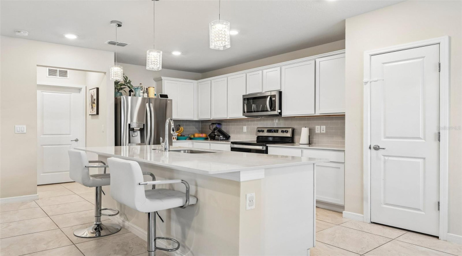 KISSIMMEE, Florida 34746, 5 Bedrooms Bedrooms, ,3 BathroomsBathrooms,Residential,For Sale,BLUE HAMMOCK,0,MFRO6422067