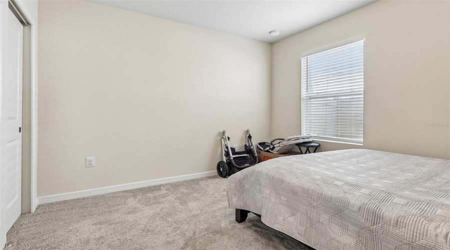 KISSIMMEE, Florida 34746, 5 Bedrooms Bedrooms, ,3 BathroomsBathrooms,Residential,For Sale,BLUE HAMMOCK,0,MFRO6422067