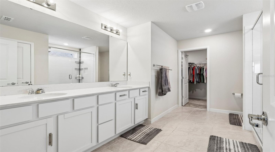 KISSIMMEE, Florida 34746, 5 Bedrooms Bedrooms, ,3 BathroomsBathrooms,Residential,For Sale,BLUE HAMMOCK,0,MFRO6422067