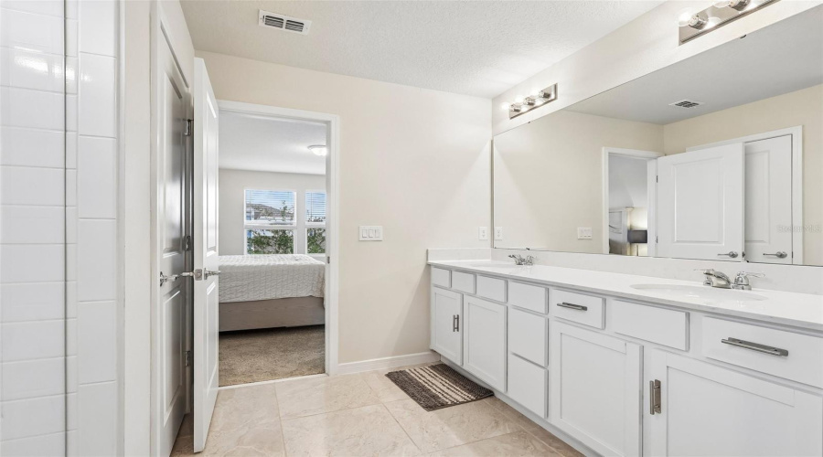 KISSIMMEE, Florida 34746, 5 Bedrooms Bedrooms, ,3 BathroomsBathrooms,Residential,For Sale,BLUE HAMMOCK,0,MFRO6422067