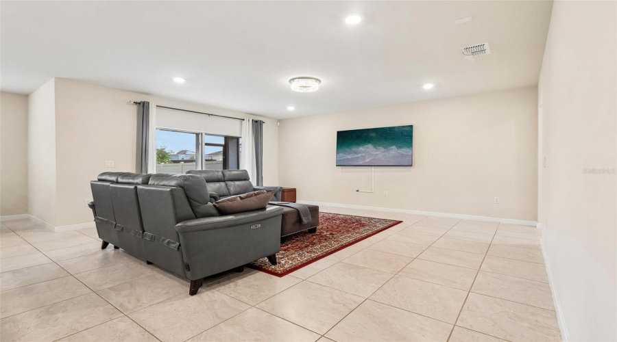 KISSIMMEE, Florida 34746, 5 Bedrooms Bedrooms, ,3 BathroomsBathrooms,Residential,For Sale,BLUE HAMMOCK,0,MFRO6422067