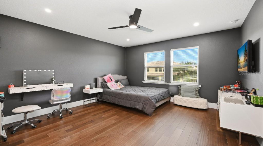 ORLANDO, Florida 32836, 5 Bedrooms Bedrooms, ,4 BathroomsBathrooms,Residential,For Sale,MOREHOUSE,0,MFRTB8524111