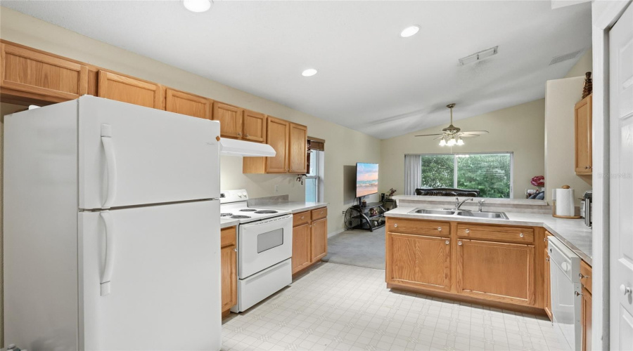DAVENPORT, Florida 33897, 4 Bedrooms Bedrooms, ,2 BathroomsBathrooms,Residential,For Sale,BELLMONT,0,MFRO6422101