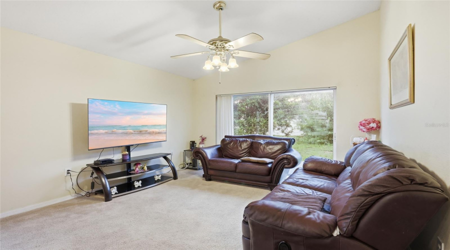 DAVENPORT, Florida 33897, 4 Bedrooms Bedrooms, ,2 BathroomsBathrooms,Residential,For Sale,BELLMONT,0,MFRO6422101