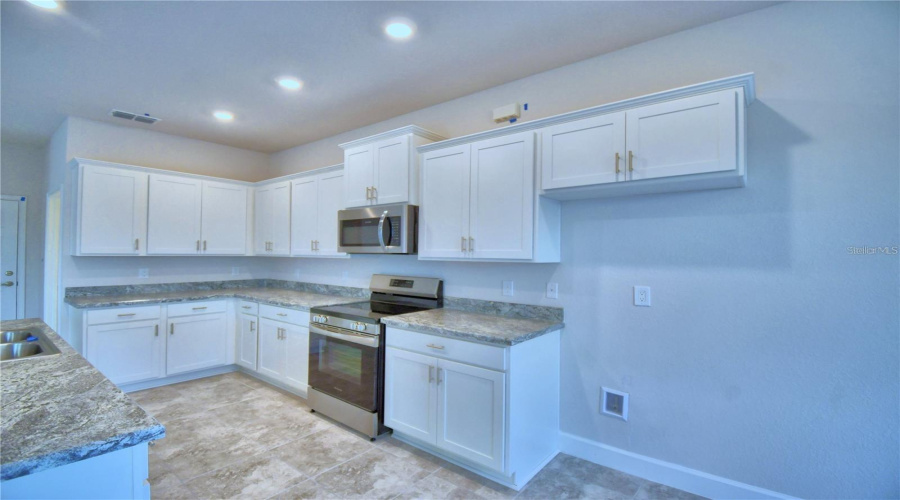 DAVENPORT, Florida 33837, 4 Bedrooms Bedrooms, ,2 BathroomsBathrooms,Residential,For Sale,SOFIA,0,MFRO6422152