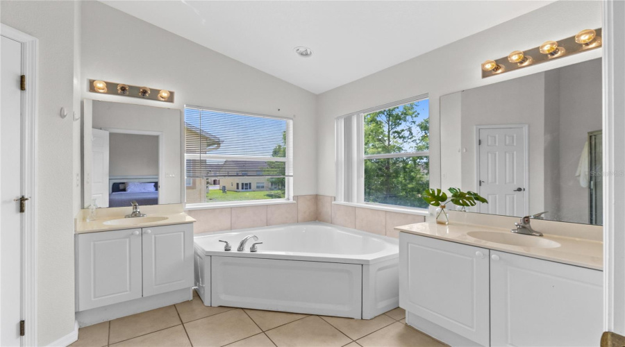 KISSIMMEE, Florida 34746, 4 Bedrooms Bedrooms, ,3 BathroomsBathrooms,Residential,For Sale,CLUB CORTILE,0,MFRO6411604