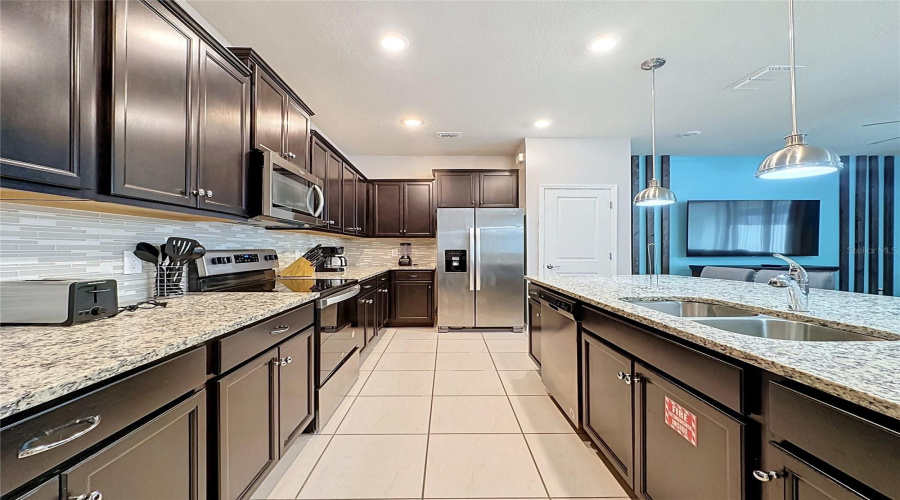 DAVENPORT, Florida 33897, 5 Bedrooms Bedrooms, ,4 BathroomsBathrooms,Residential,For Sale,JETTY WAY,0,MFRS5152558