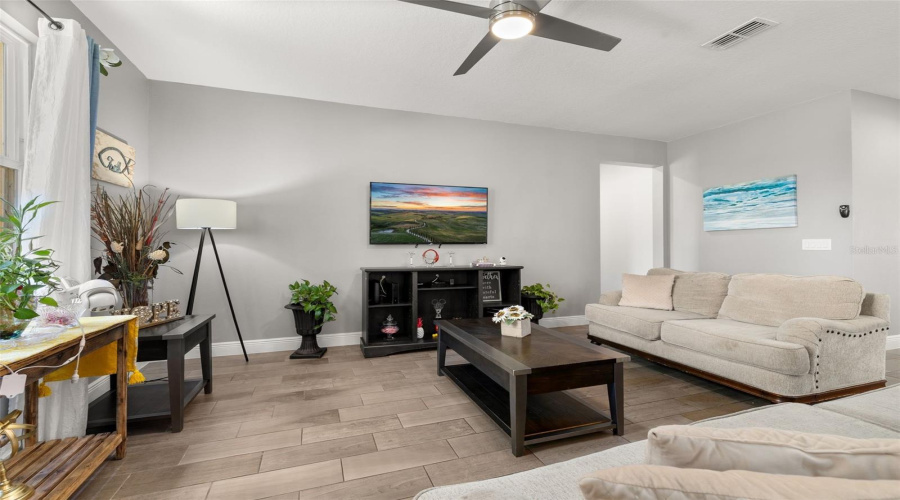 DAVENPORT, Florida 33896, 4 Bedrooms Bedrooms, ,2 BathroomsBathrooms,Residential,For Sale,YORKSHIRE,0,MFRS5153003
