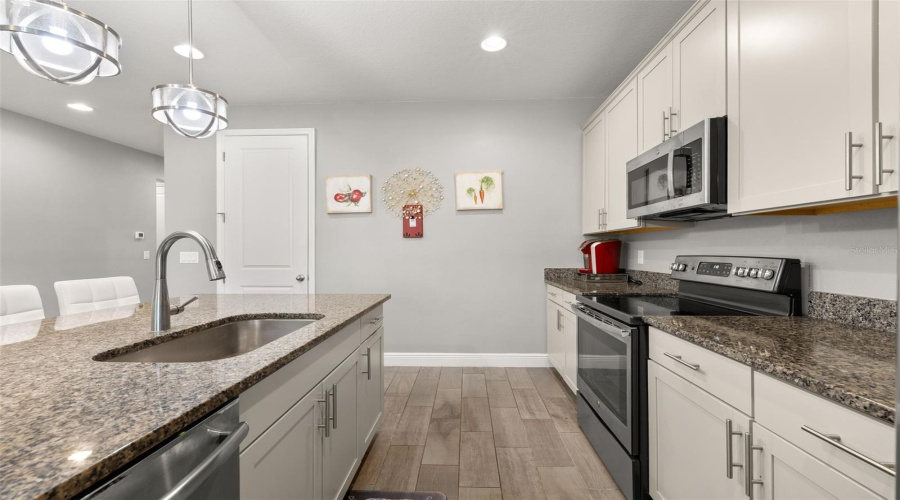 DAVENPORT, Florida 33896, 4 Bedrooms Bedrooms, ,2 BathroomsBathrooms,Residential,For Sale,YORKSHIRE,0,MFRS5153003