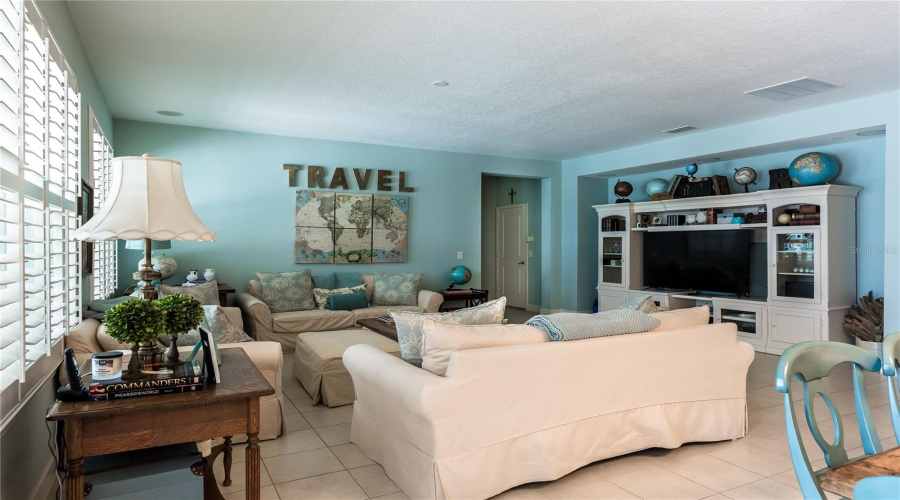 ORLANDO, Florida 32836, 5 Bedrooms Bedrooms, ,4 BathroomsBathrooms,Residential,For Sale,CHATEAUBRIAND,0,MFRO6421698