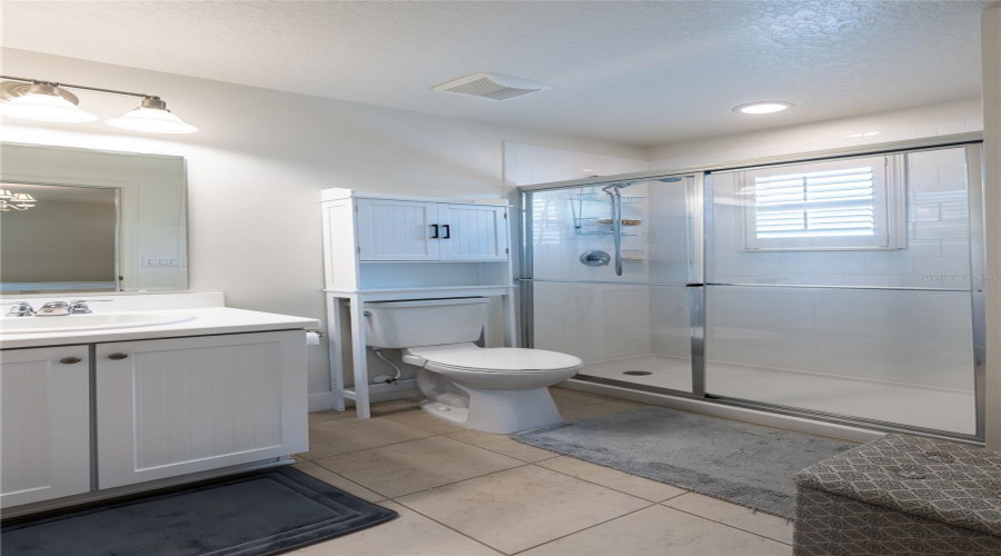 ORLANDO, Florida 32836, 5 Bedrooms Bedrooms, ,4 BathroomsBathrooms,Residential,For Sale,CHATEAUBRIAND,0,MFRO6421698