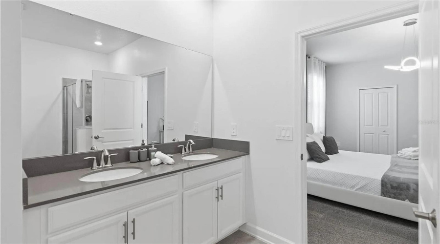DAVENPORT, Florida 33896, 7 Bedrooms Bedrooms, ,5 BathroomsBathrooms,Residential,For Sale,SOMMERSET HILLS,0,MFRTB8524488