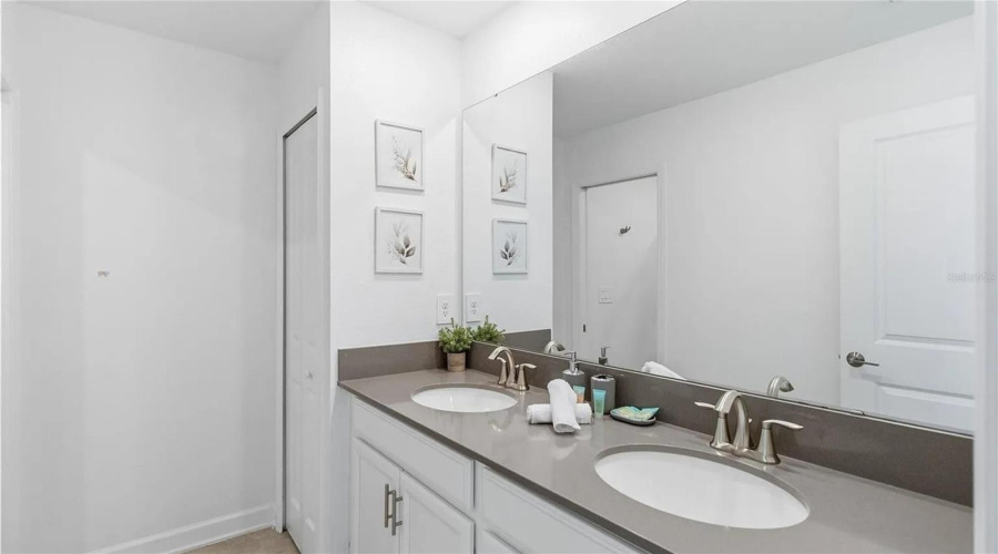 DAVENPORT, Florida 33896, 7 Bedrooms Bedrooms, ,5 BathroomsBathrooms,Residential,For Sale,SOMMERSET HILLS,0,MFRTB8524488