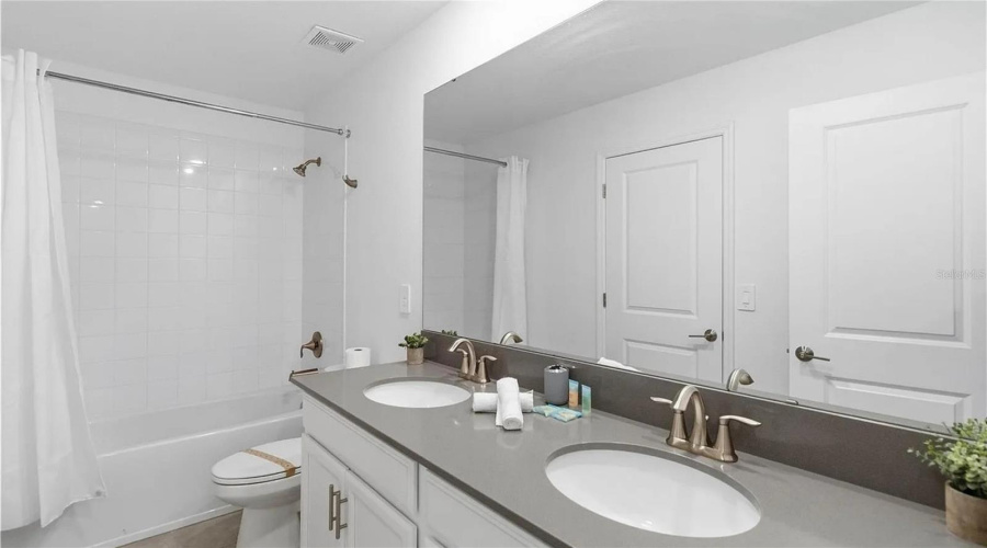 DAVENPORT, Florida 33896, 7 Bedrooms Bedrooms, ,5 BathroomsBathrooms,Residential,For Sale,SOMMERSET HILLS,0,MFRTB8524488