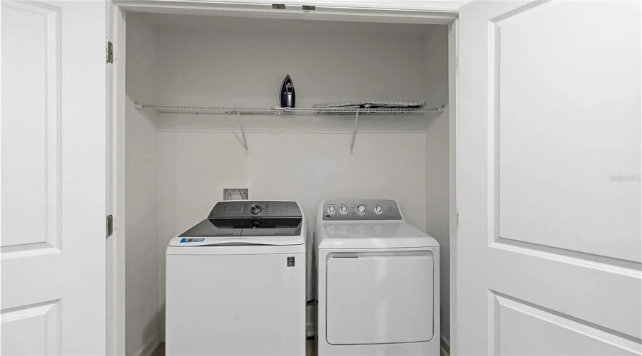 DAVENPORT, Florida 33896, 7 Bedrooms Bedrooms, ,5 BathroomsBathrooms,Residential,For Sale,SOMMERSET HILLS,0,MFRTB8524488