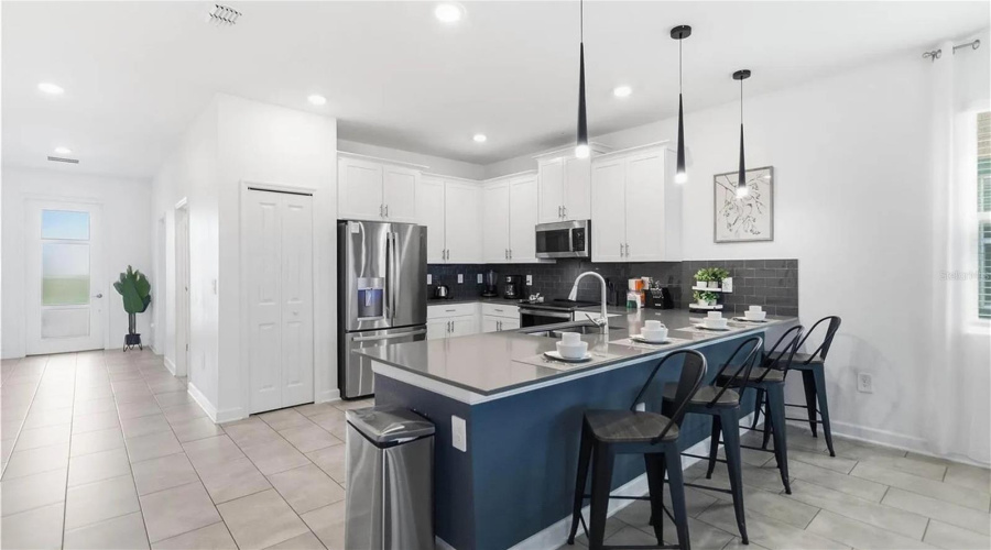 DAVENPORT, Florida 33896, 7 Bedrooms Bedrooms, ,5 BathroomsBathrooms,Residential,For Sale,SOMMERSET HILLS,0,MFRTB8524488