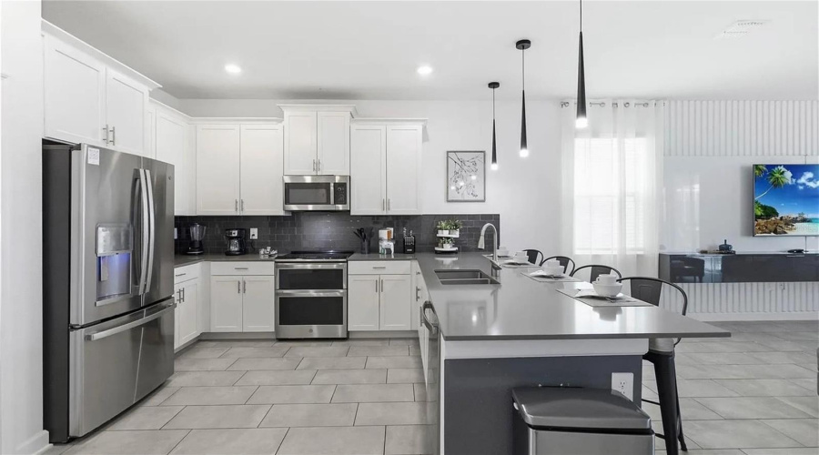 DAVENPORT, Florida 33896, 7 Bedrooms Bedrooms, ,5 BathroomsBathrooms,Residential,For Sale,SOMMERSET HILLS,0,MFRTB8524488