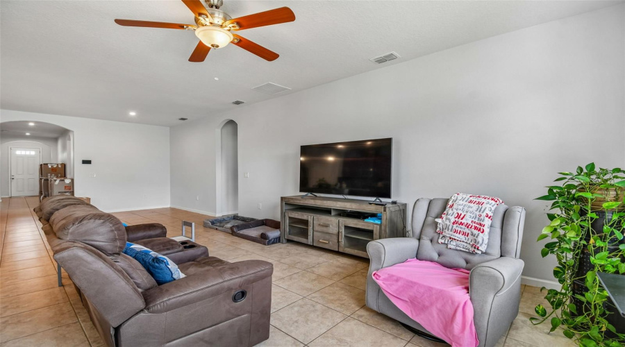 DAVENPORT, Florida 33837, 4 Bedrooms Bedrooms, ,2 BathroomsBathrooms,Residential,For Sale,AFFIRMED,0,MFRTB8523344