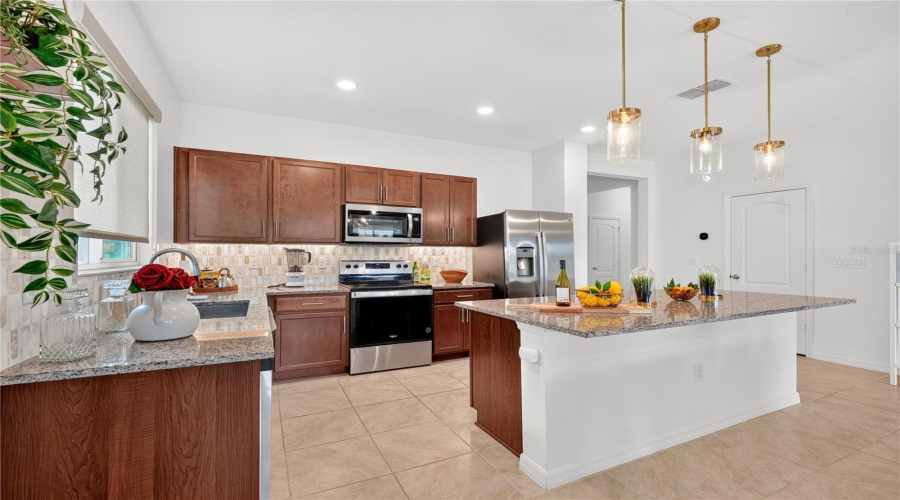 DAVENPORT, Florida 33896, 4 Bedrooms Bedrooms, ,2 BathroomsBathrooms,Residential,For Sale,OVERPOOL AVENUE,0,MFRO6422245
