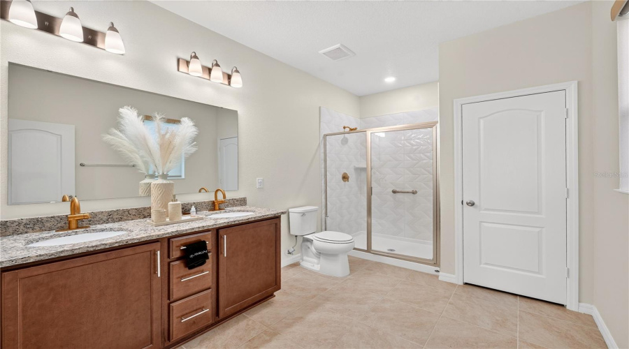 DAVENPORT, Florida 33896, 4 Bedrooms Bedrooms, ,2 BathroomsBathrooms,Residential,For Sale,OVERPOOL AVENUE,0,MFRO6422245