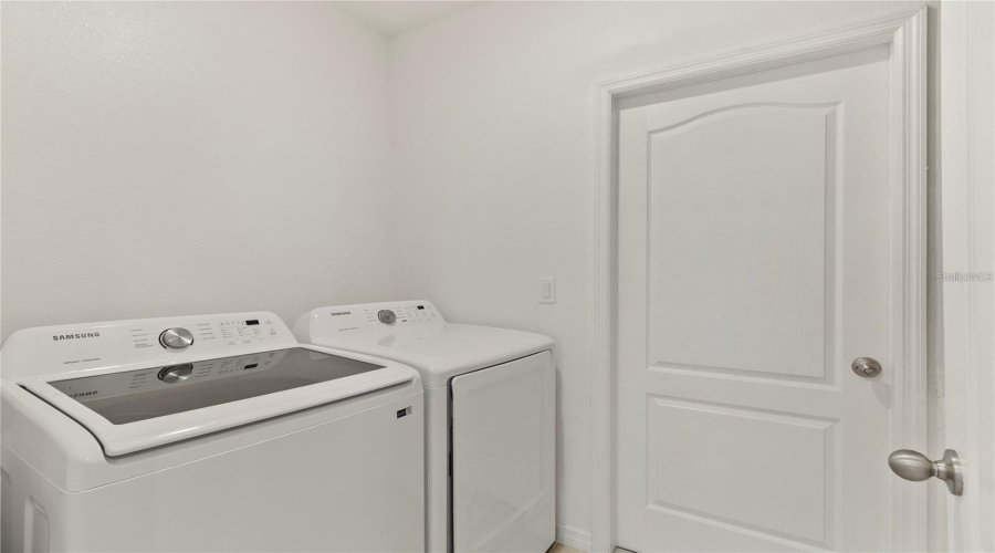 DAVENPORT, Florida 33837, 4 Bedrooms Bedrooms, ,2 BathroomsBathrooms,Residential,For Sale,OAK BLUFF,0,MFRO6422032