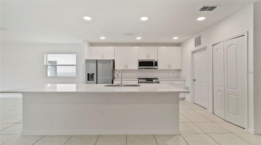 DAVENPORT, Florida 33837, 4 Bedrooms Bedrooms, ,2 BathroomsBathrooms,Residential,For Sale,OAK BLUFF,0,MFRO6422032