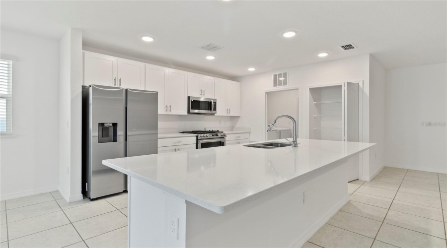 DAVENPORT, Florida 33837, 4 Bedrooms Bedrooms, ,2 BathroomsBathrooms,Residential,For Sale,OAK BLUFF,0,MFRO6422032