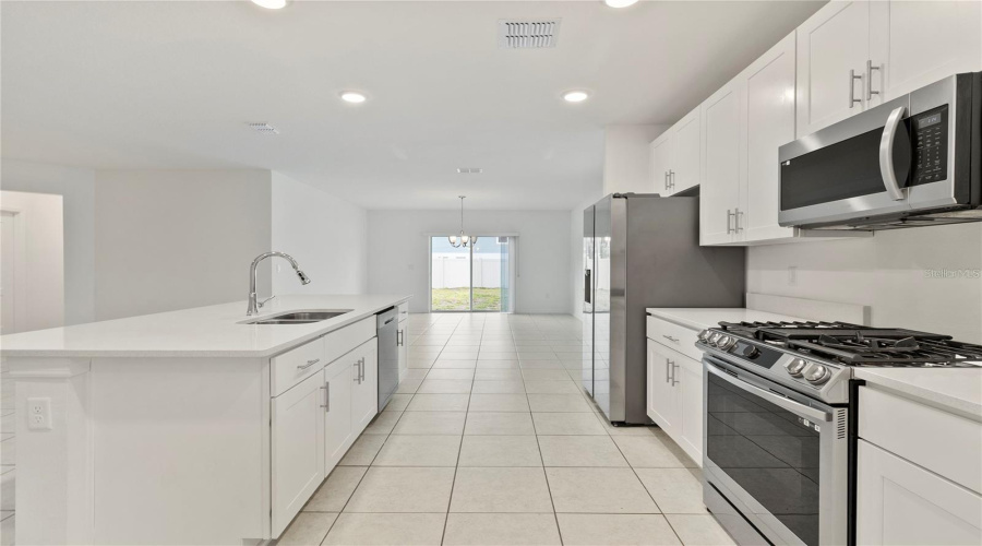 DAVENPORT, Florida 33837, 4 Bedrooms Bedrooms, ,2 BathroomsBathrooms,Residential,For Sale,OAK BLUFF,0,MFRO6422032