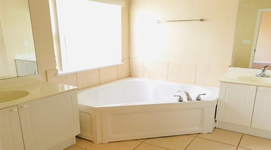 KISSIMMEE, Florida 34746, 4 Bedrooms Bedrooms, ,3 BathroomsBathrooms,Residential,For Sale,CLUB CORTILE,0,MFRO6422413