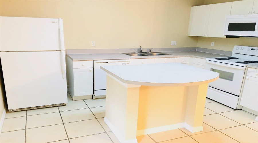 KISSIMMEE, Florida 34746, 4 Bedrooms Bedrooms, ,3 BathroomsBathrooms,Residential,For Sale,CLUB CORTILE,0,MFRO6422413