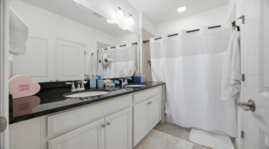 DAVENPORT, Florida 33896, 5 Bedrooms Bedrooms, ,5 BathroomsBathrooms,Residential,For Sale,CAPTIVA,0,MFRO6422495