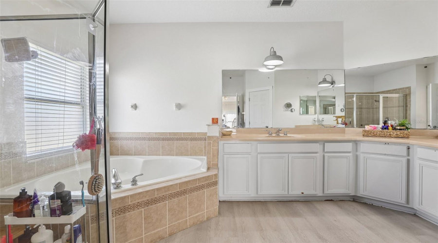 KISSIMMEE, Florida 34746, 3 Bedrooms Bedrooms, ,3 BathroomsBathrooms,Residential,For Sale,VALLEYVIEW,0,MFRO6420345