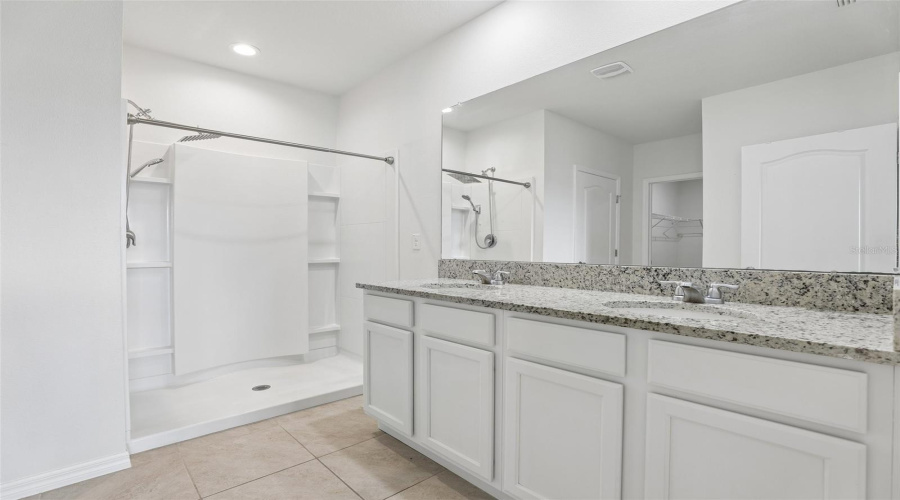 DAVENPORT, Florida 33837, 4 Bedrooms Bedrooms, ,2 BathroomsBathrooms,Residential,For Sale,NOBLE,0,MFRO6422399